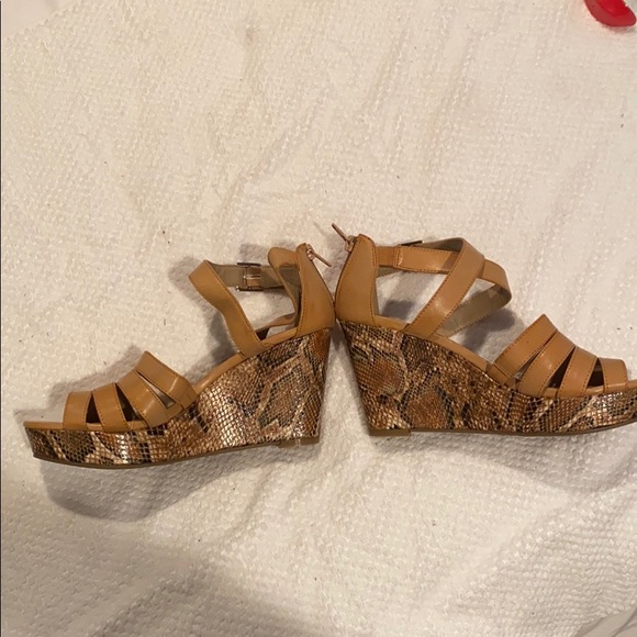 Sandals - Picture 2 of 8